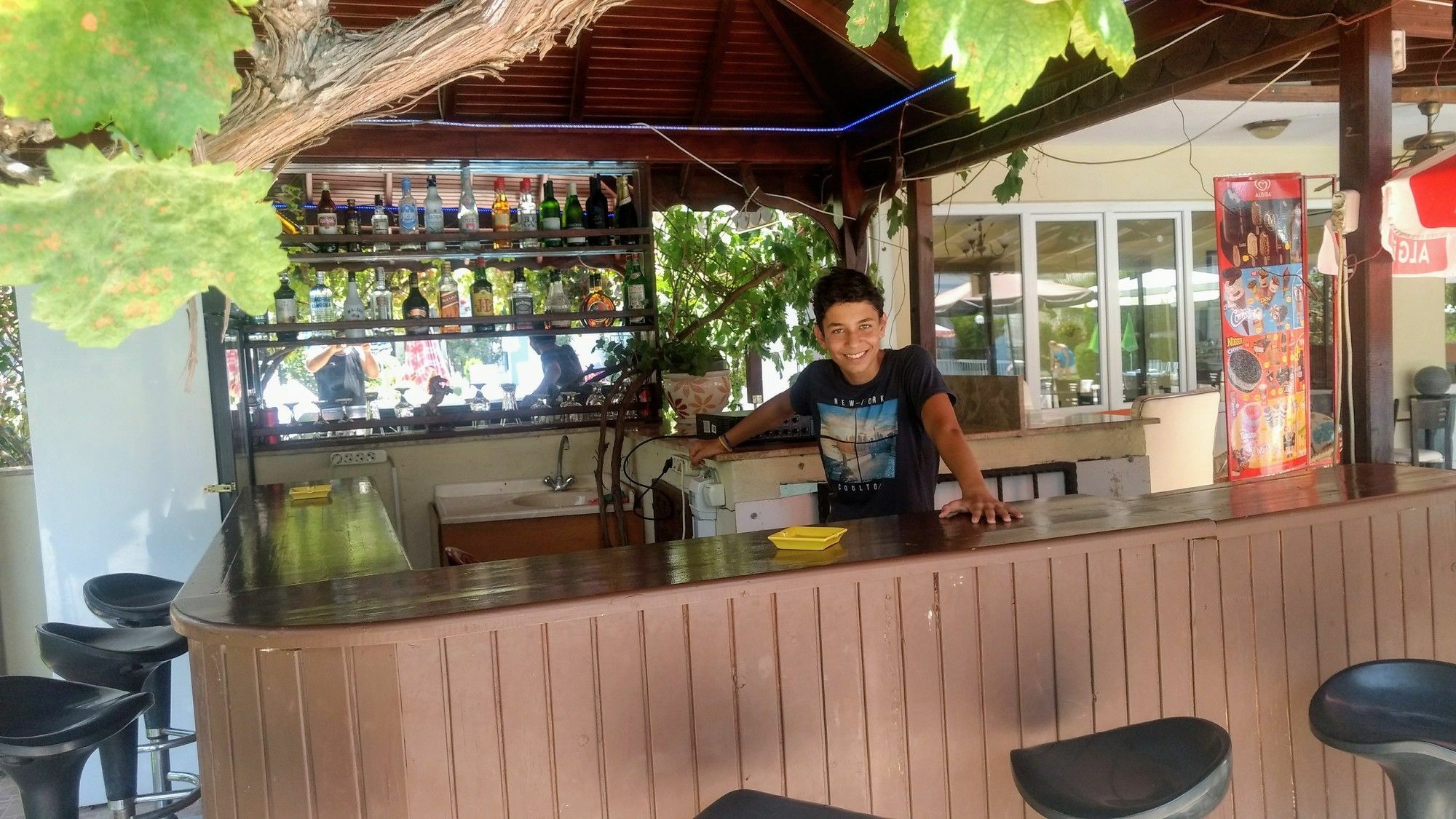 Melodi Club Apart Davutlar Luaran gambar